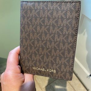 Passport holder/wallet